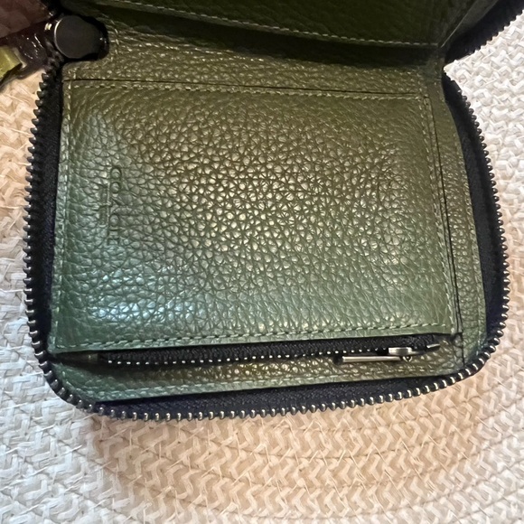 Coach Green Pebbled Leather Zip Wallet - Picture 7 of 7